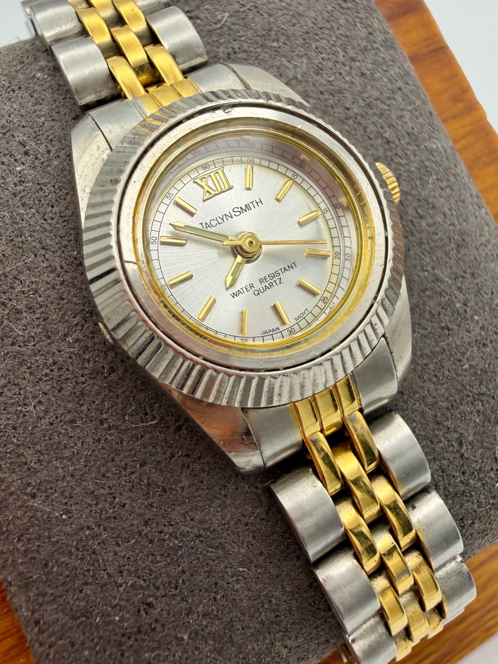 Working Y2K Jaclyn Smith women’s watch - 7” band